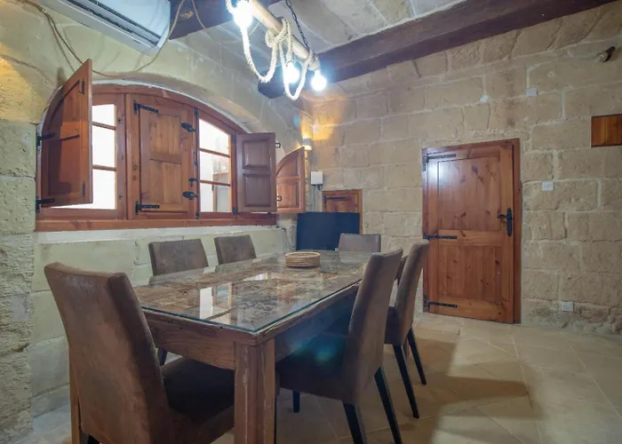 Case de vacanță Charming Traditional Żejtun